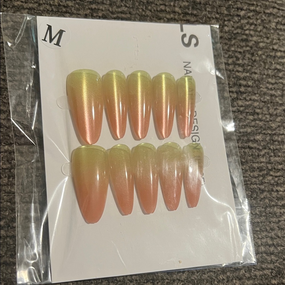 Glamorous Gradient Press-On Nails in Green and Peach